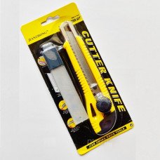 Ніж канцелярський із лезами JIANZHONG 18mm. (3-105)